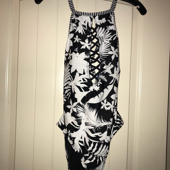 NWT HIGH NECK LATTICE Swimsuit - Picture 3 of 4